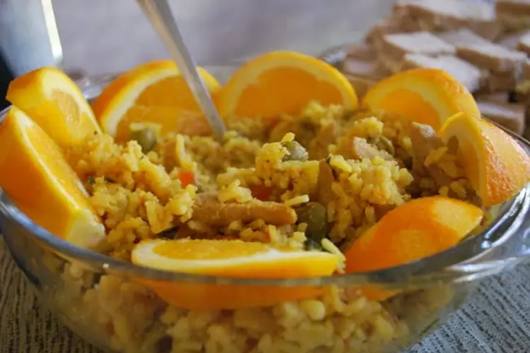 Receita de Arroz Rápido com Laranja e Passas