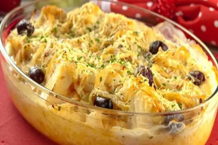 Receita de Bacalhau gratinado com creme de mandioca