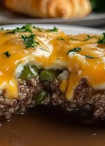 Bife Salisbury Recheado com Purê de Batata e Queijo