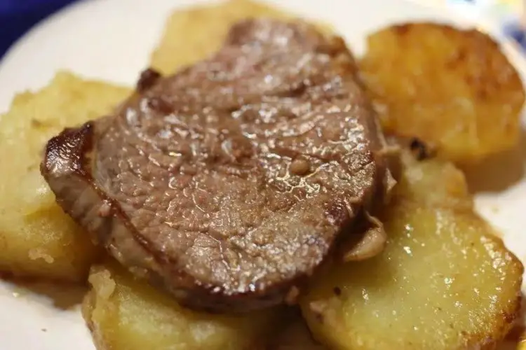 Receita de Bife à cortador com batatas salteadas