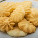 Biscoitos amanteigados açucarados no microondas