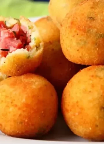 Receita de Bolinho com Calabresa de Minuto