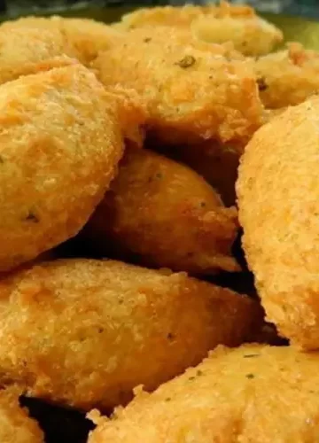 Receita de Bolinho de Arroz com Queijo Minas