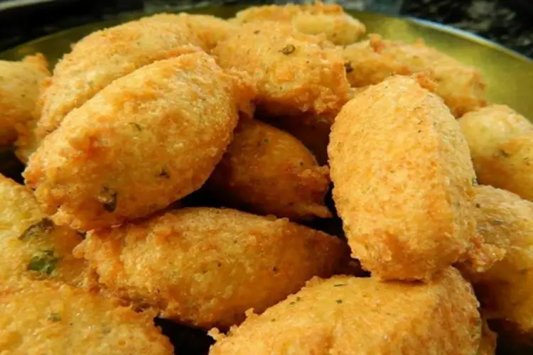 Receita de Bolinho de Arroz com Queijo Minas