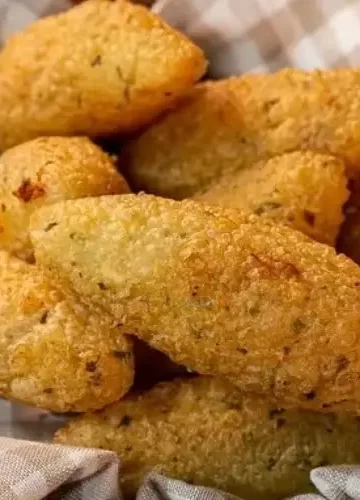 Receita de Bolinho Aipim com Salame e Queijo