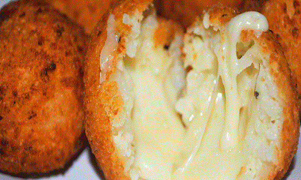 Bolinho de Arroz com Queijo