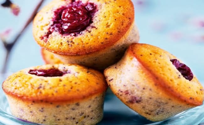 Receita de Bolinho de chia e geleia de morango