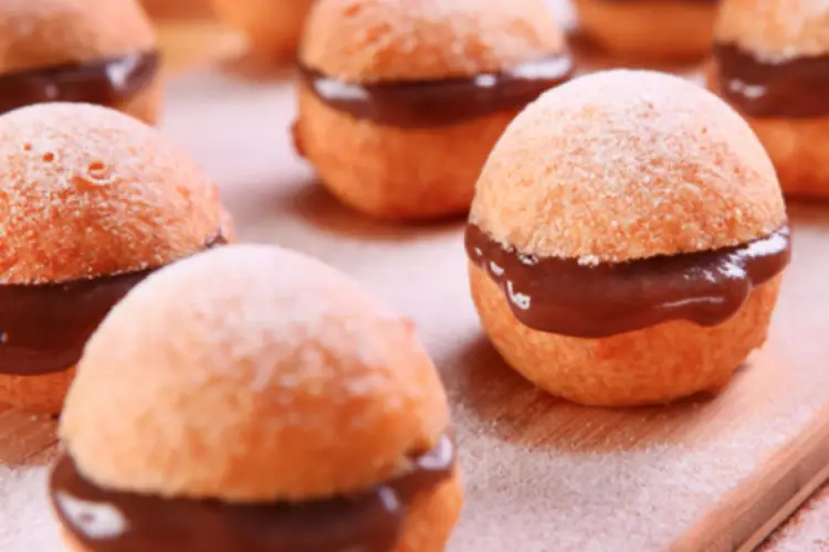 Receita de Bolinhos com creme de chocolate