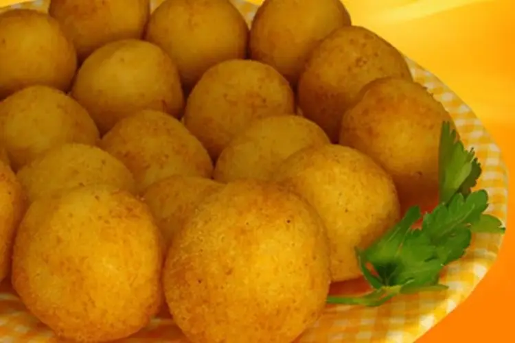 Receita de Bolinhos de Batata e Queijo