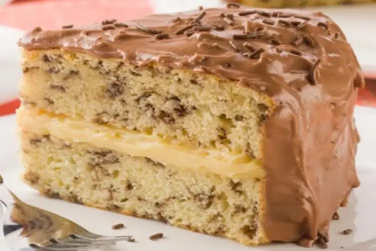 Receita de Bolo Formigueiro com Brigadeiro Branco