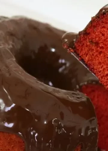 Receita de Bolo de Beterraba com Calda de Chocolate