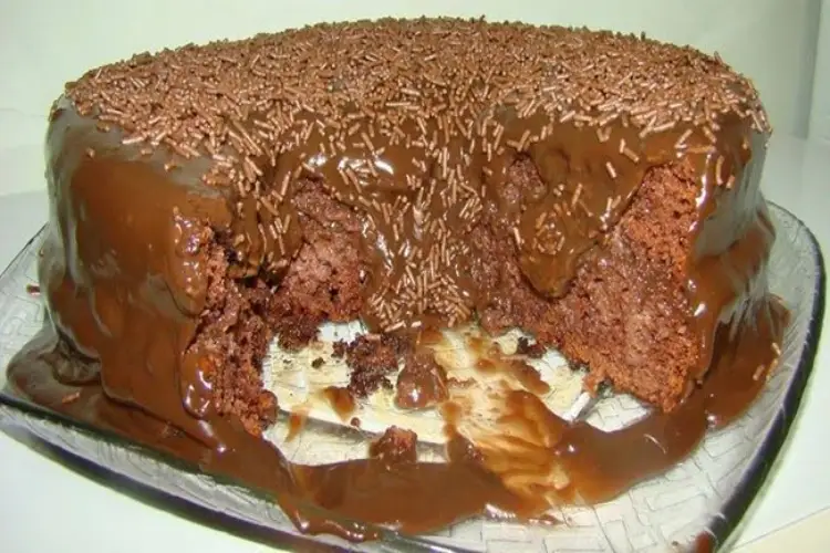 Receita de Bolo de Brigadeiro Cremoso