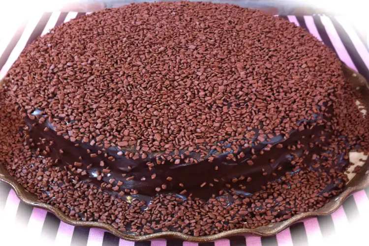 Bolo de Brigadeiro de Chocolate