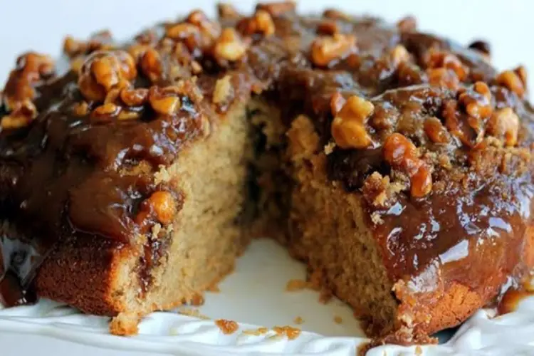 Receita de Bolo de Caramelo e Nozes