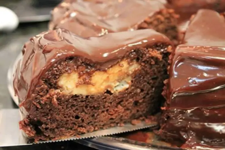 Receita de Bolo de Chocolate Com Recheio de Beijinho