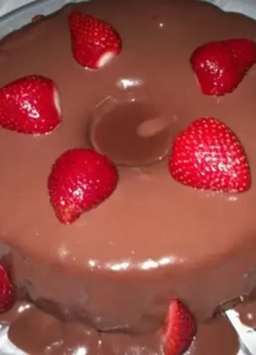 Receita de Bolo de Chocolate com Cobertura Simples