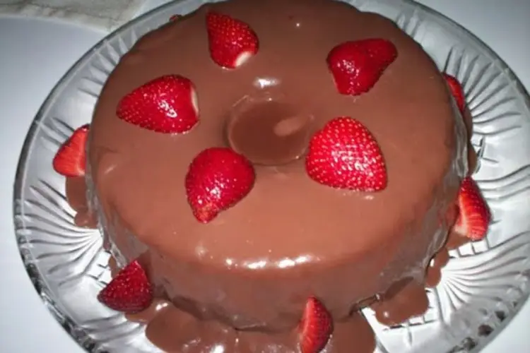 Receita de Bolo de Chocolate com Cobertura Simples