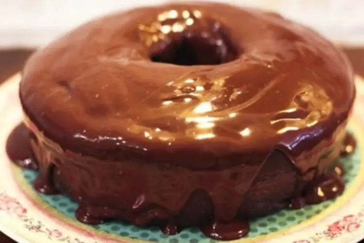 Bolo de Chocolate com Cobertura de Ganache