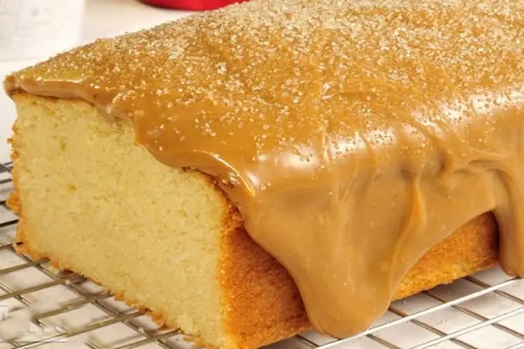 Receita de Bolo de Iogurte com Doce de Leite