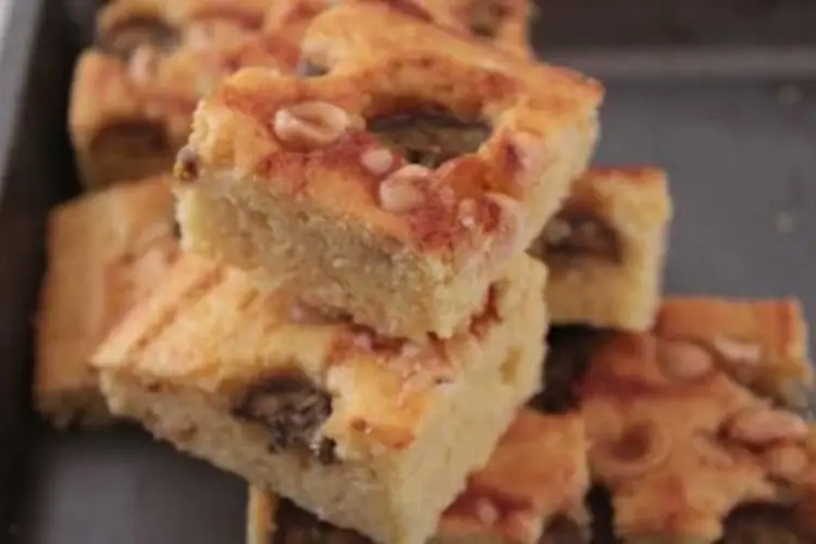 Receita de Bolo de Tabuleiro com Banana e Avelãs