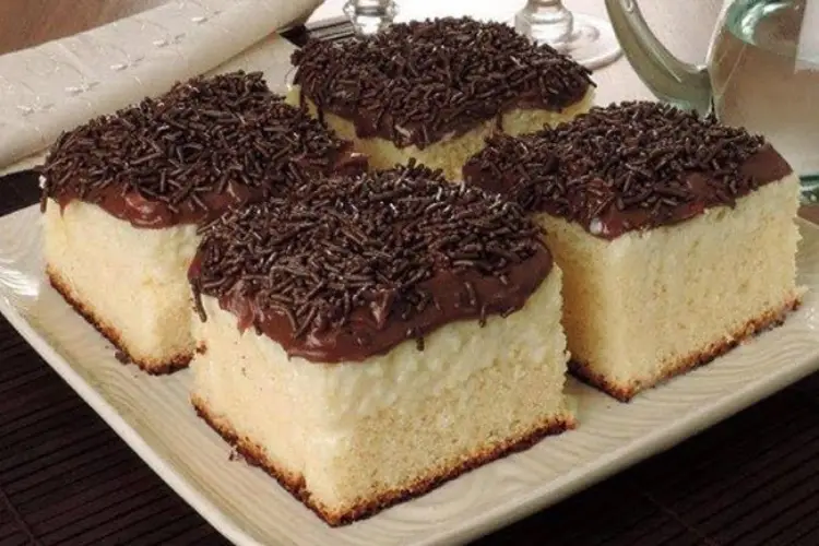 Receita de Bolo de Leite Condensado Molhadinho