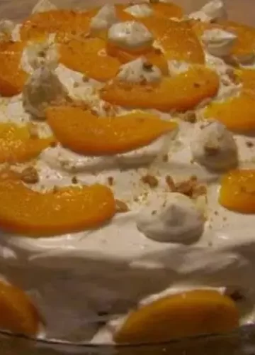 Bolo úmido de pêssego