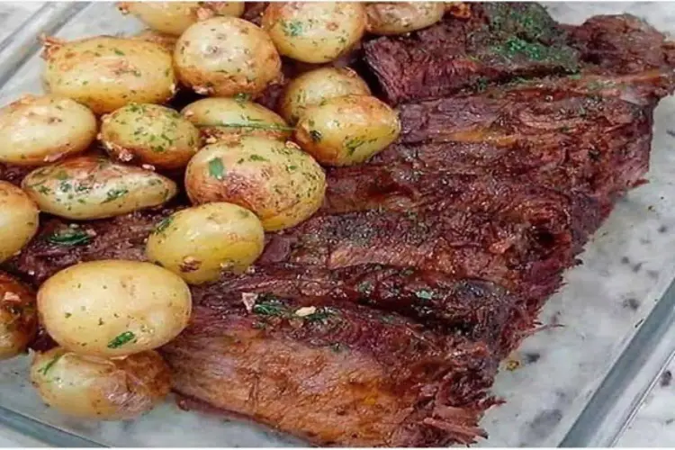 Receita de Carne Assada com Batatas Sautê