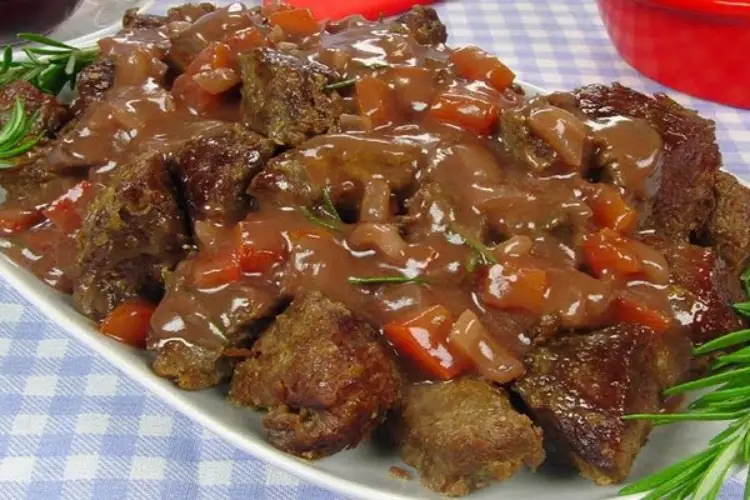 Receita de Carne de panela com molho ao vinho