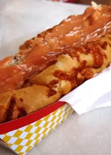 Cheesedog Acebolado com Bacon ao Molho Rosé
