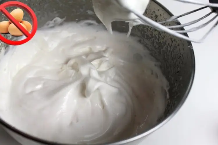 Receita de Bater Claras em Neve com água de grão de bico