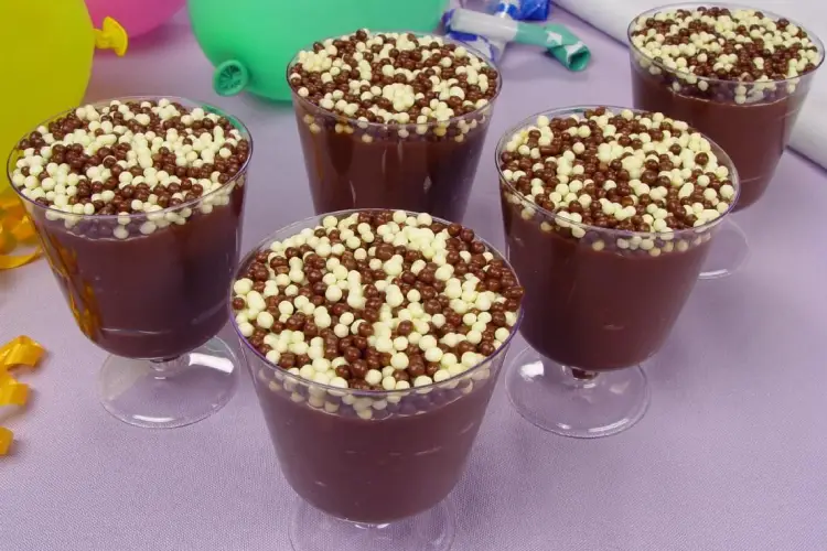 Receita de Brigadeiro no Copinho para Festas,