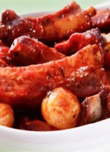 Costelinha com Batata Bolinha ao Molho Rib’s (barbecue)