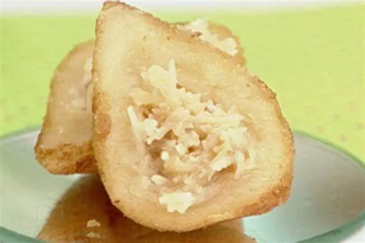 Coxinha Doce com Recheio de Coco