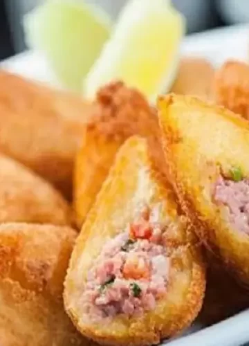 Receita de Coxinha com Massa de Mandioquinha e Recheio de Mortadela