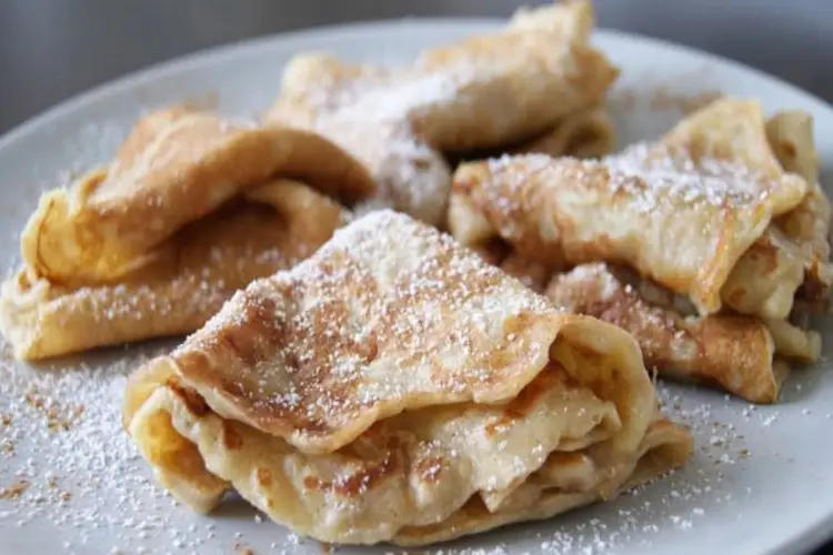 Crepes com canela e açúcar