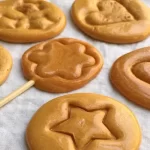 Doce de Açúcar Coreano, Bbobgi (뽑기) ou Dalgona (달고나).Dalgona candy