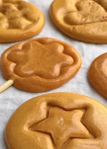 Doce de Açúcar Coreano, Bbobgi (뽑기) ou Dalgona (달고나).Dalgona candy