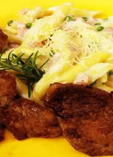 Escalopinho com Macarrão Parisiense