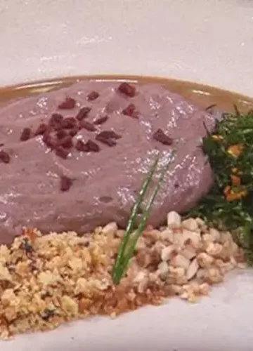 Receita de Espuma de feijoada com cogumelo Paris e farofa de cebola