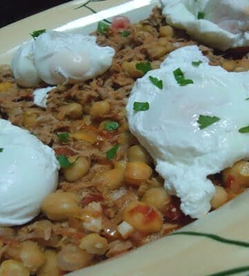 Receita de Grão de Bico com Atum e Ovos Escalfados