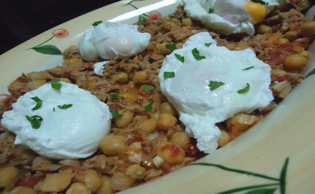 Receita de Grão de Bico com Atum e Ovos Escalfados