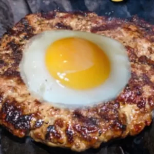 Hambúrguer com ovo Caseiro