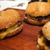 Hamburguer com pasta de azeitonas