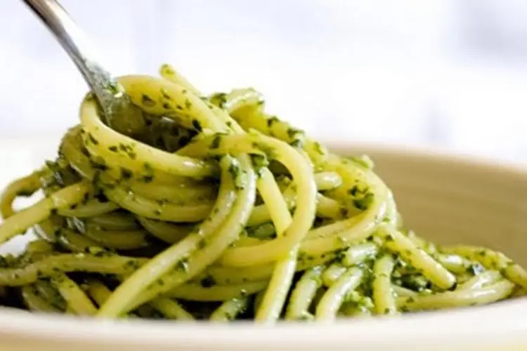 Receita de Macarrão com pesto