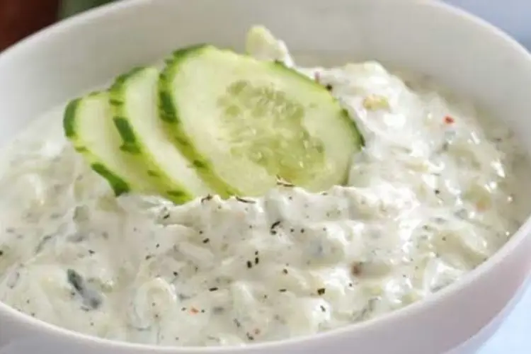 Receita de Molho de Iogurte e Pepino Tzatziki