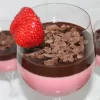 Mousse de Morango com Cobertura de Chocolate