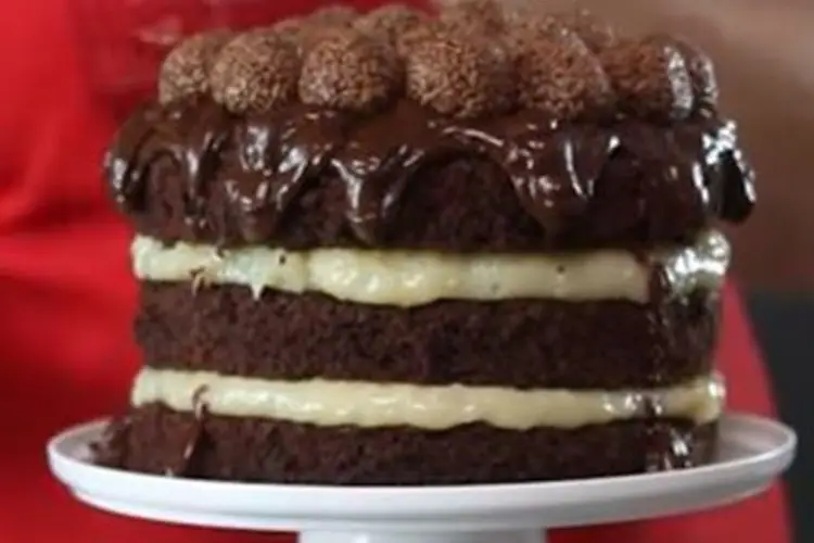 Receita de Naked Cake de Brigadeiro com Beijinho