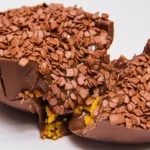 Ovo de Páscoa recheado com bolo de cenoura
