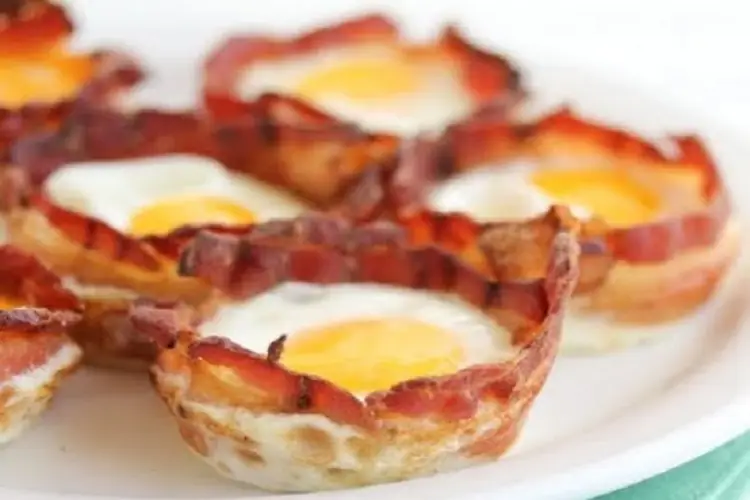 Receita de Ovos No Copo de Bacon