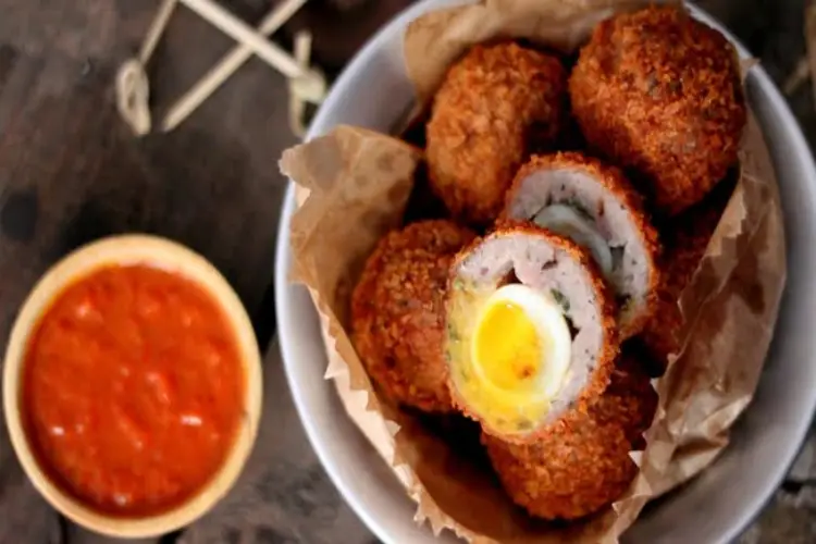 Receita de Ovos Escoceses Scotch Quail's Eggs